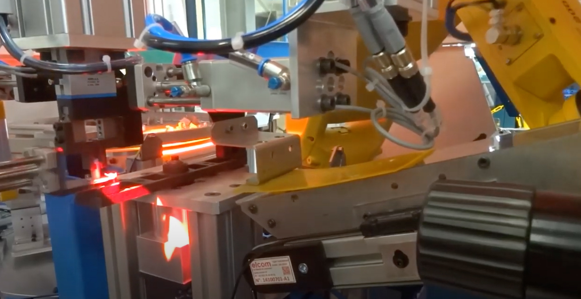Intégration de robotique industrielle pour décravage et assemblage